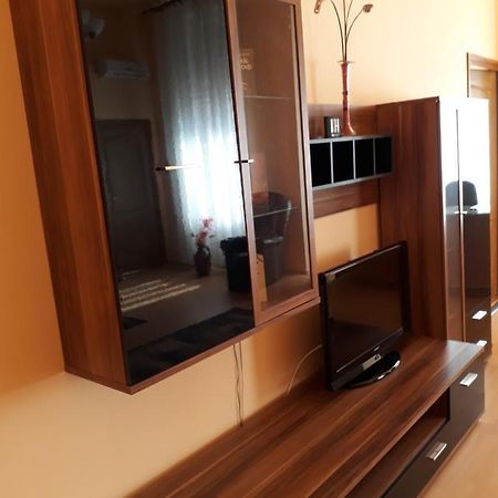 Отель Piac Utcai Apartman Дебрецен Экстерьер фото