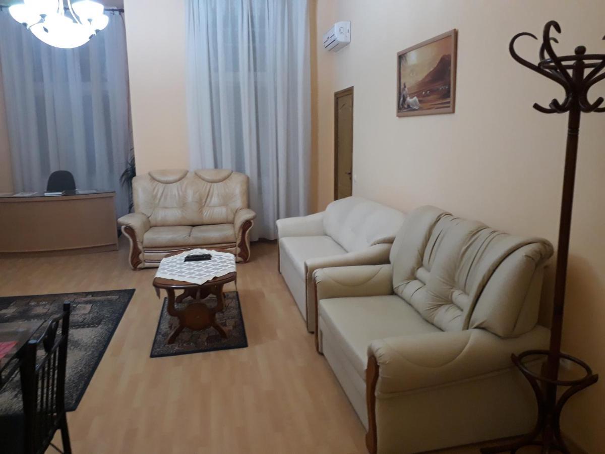 Отель Piac Utcai Apartman Дебрецен Экстерьер фото