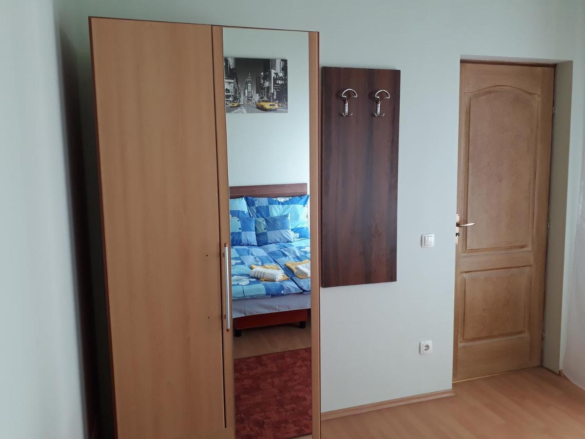 Отель Piac Utcai Apartman Дебрецен Экстерьер фото